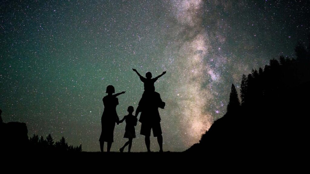 Wisata stargazing aman dan nyaman untuk keluarga