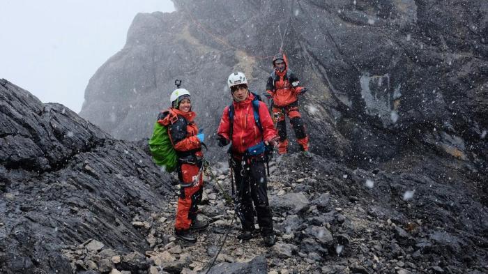 Persiapan mendaki bukit terpencil di Indonesia sendiri