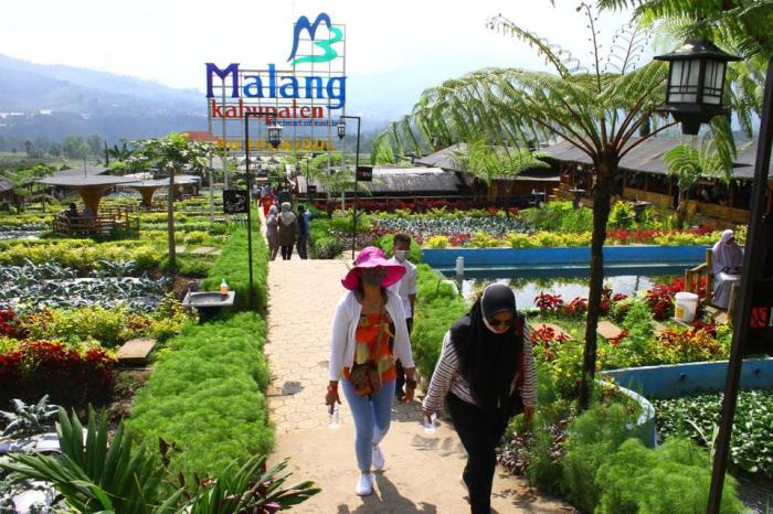 Malang destinasi lembah indah travelspromo ikhwan jauhari