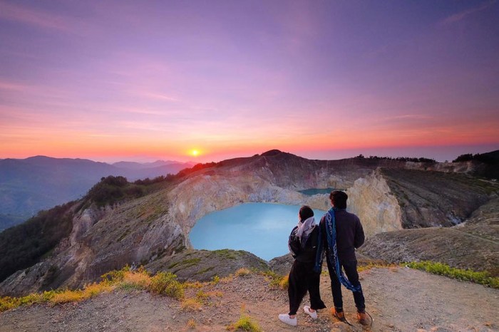 Indonesia hiking trails kakaban kalimantan island jellyfish stingless via most