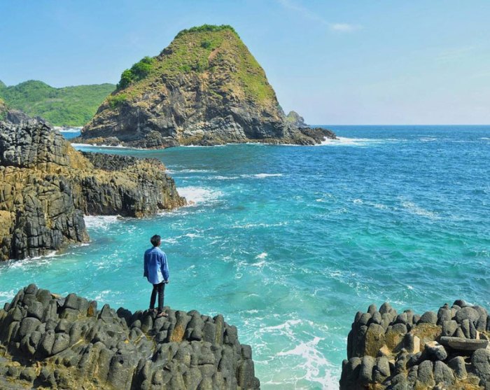 Pantai tersembunyi di Lombok dengan pemandangan menakjubkan