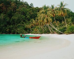 Pantai Terindah di Papua dengan Pemandangan Eksotis Surga Tropis di Timur Indonesia