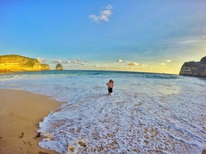 Pantai tersembunyi di Lombok dengan pemandangan menakjubkan