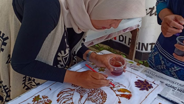 Pengalaman belajar membuat batik dan kopi di malang