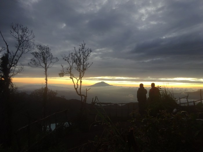 Gunung yang mudah didaki untuk pemula di Jawa Barat