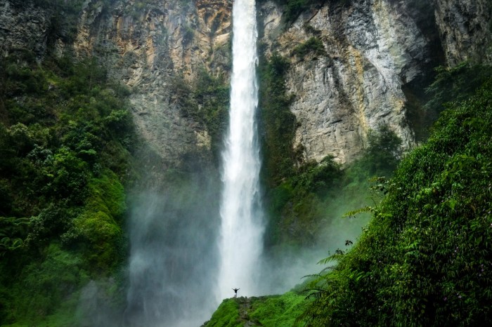 Lokasi air terjun tersembunyi di Kalimantan yang masih perawan