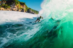 Pantai Ombak Besar di Indonesia Surganya Surfer Profesional