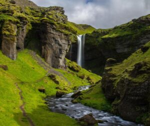 Menjelajahi Air Terjun Tersembunyi yang Paling Indah di Dunia