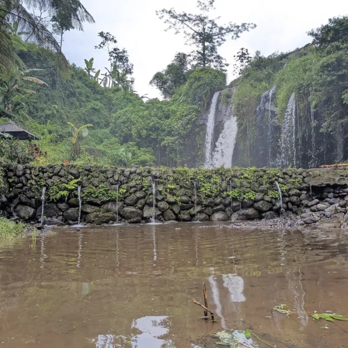 Menemukan air terjun tersembunyi di Nusa Tenggara yang terpencil