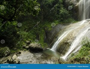 Air Terjun Tersembunyi yang Masih Alami dan Indah di Jawa Barat Petualangan Menakjubkan di Hutan Rimba