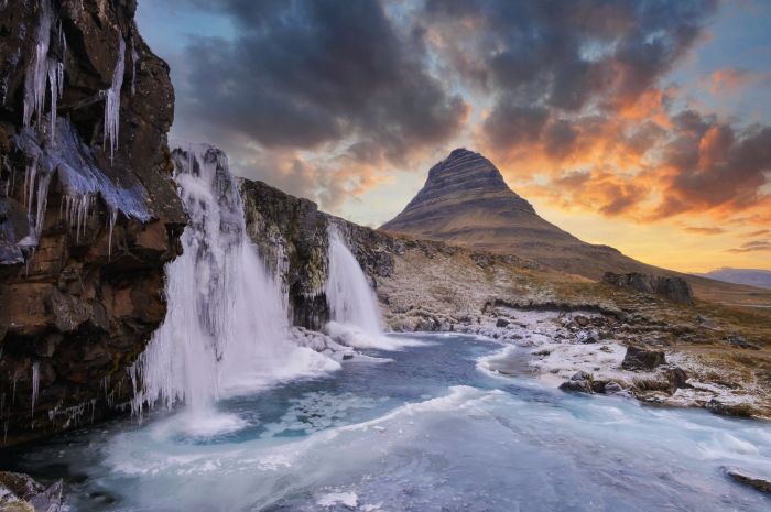 Keindahan air terjun tersembunyi di daerah pegunungan