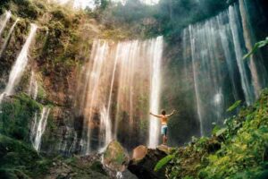 Air Terjun Tersembunyi yang Memukau di Indonesia Petualangan Menakjubkan di Alam Liar