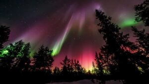 Pengalaman Melihat Aurora di Finlandia Saat Musim Dingin Ekstrem