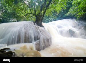 Menikmati Keindahan Air Terjun Saat Musim Hujan
