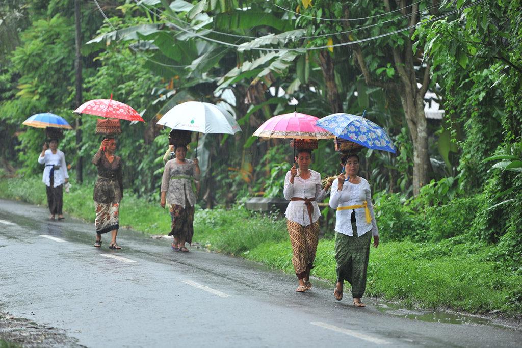 Indonesia budget trip book artem unsplash bali