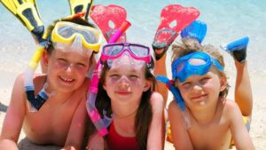 Mencari Tempat Snorkeling Cocok Keluarga & Anak Kecil