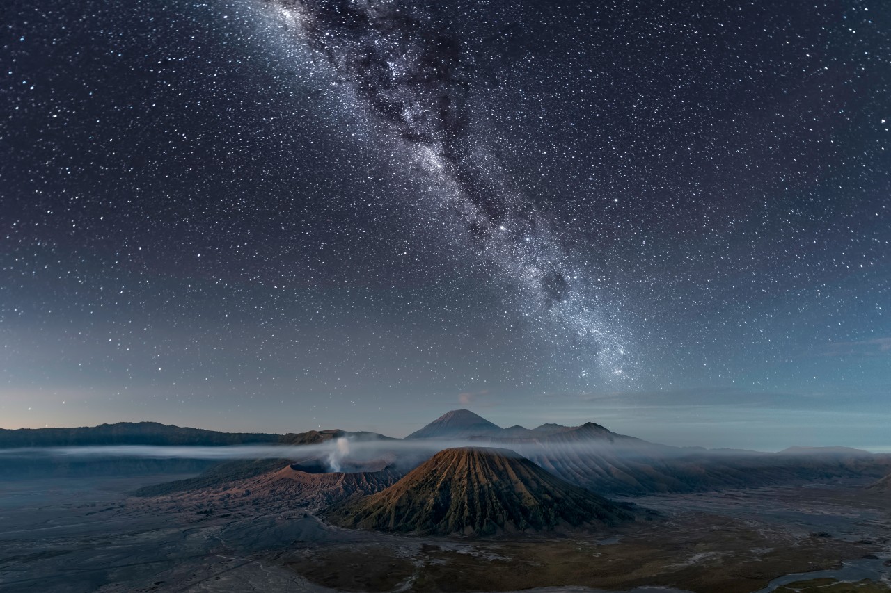 Stargazing milky easter gazing starry stargaze skies romain rolland trails ahu tongariki komodo ixigo tripoto sonnets spiti undoubtedly offbeat event