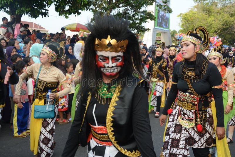 Javanese batang java dancers