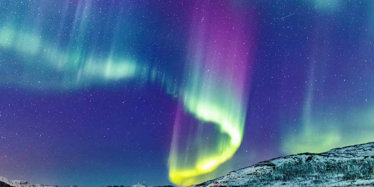 Aurora norway borealis lofoten beach smithsonian contest magazine vik 17th annual natural world