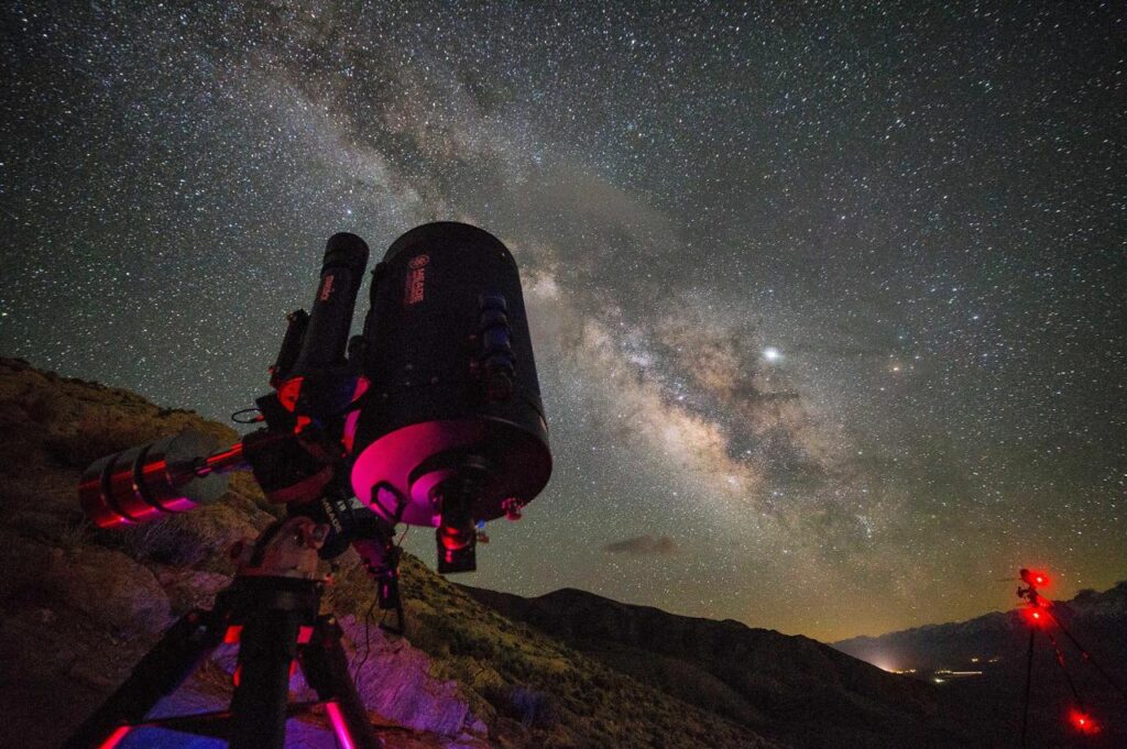 Pengalaman unik stargazing di lokasi terpencil dan alami