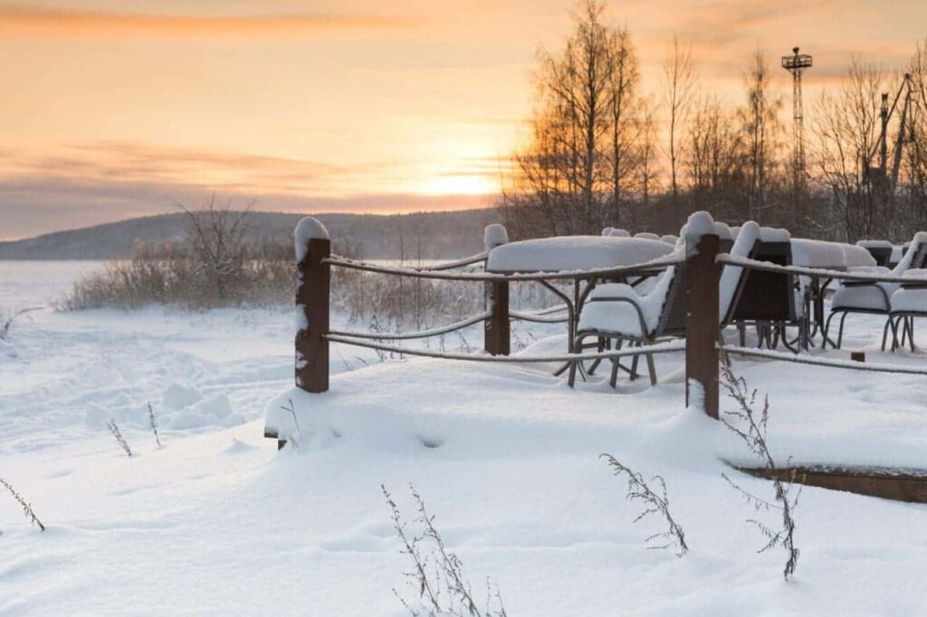 Mengatasi rasa dingin saat liburan winter di negara 4 musim