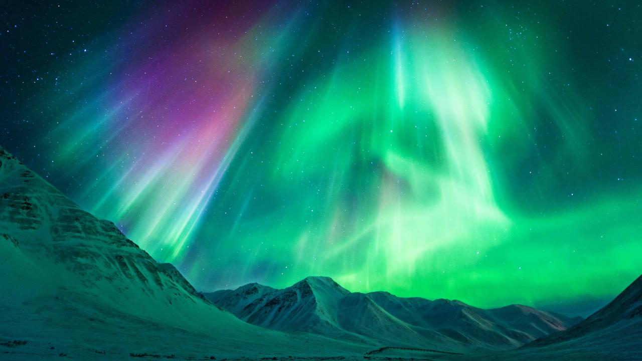 Perbandingan tempat melihat aurora antara Alaska dan Norwegia