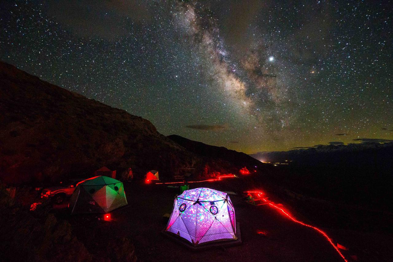 Pengalaman unik stargazing di lokasi terpencil dan alami
