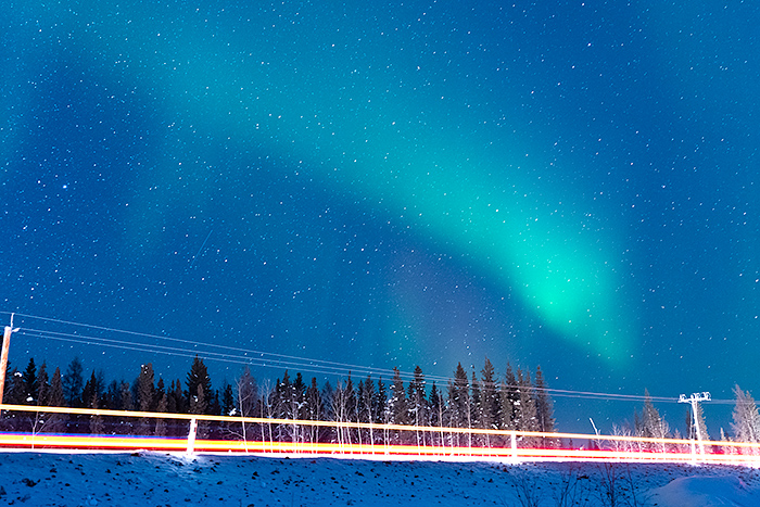 Aurora yellowknife village northwest viewing territories