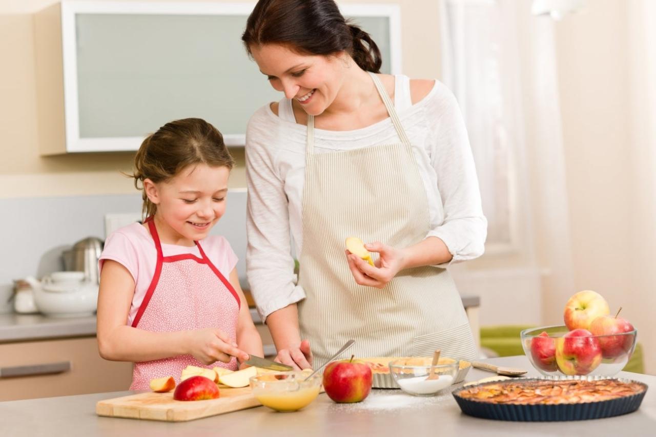 Cooking mom clipart mother daughter clip food illustrations help together vector zero sorry returned results search clipground