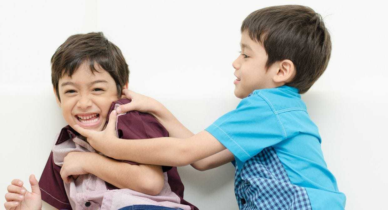 Cerita liburan sekolah di rumah bersama adik