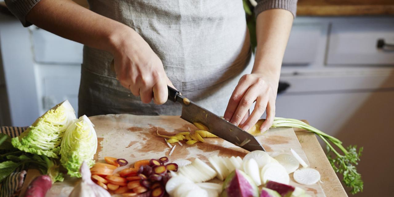 Cerita liburan sekolah di rumah: belajar memasak makanan sehat